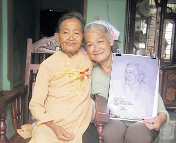 Prime Minister applauds exhibition of portraits of Vietnamese Heroic Mothers - ảnh 1